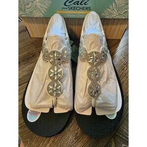 CALI from Skechers with Yoga Foam Sparkly Fleur Women’s White Size 8 shoes